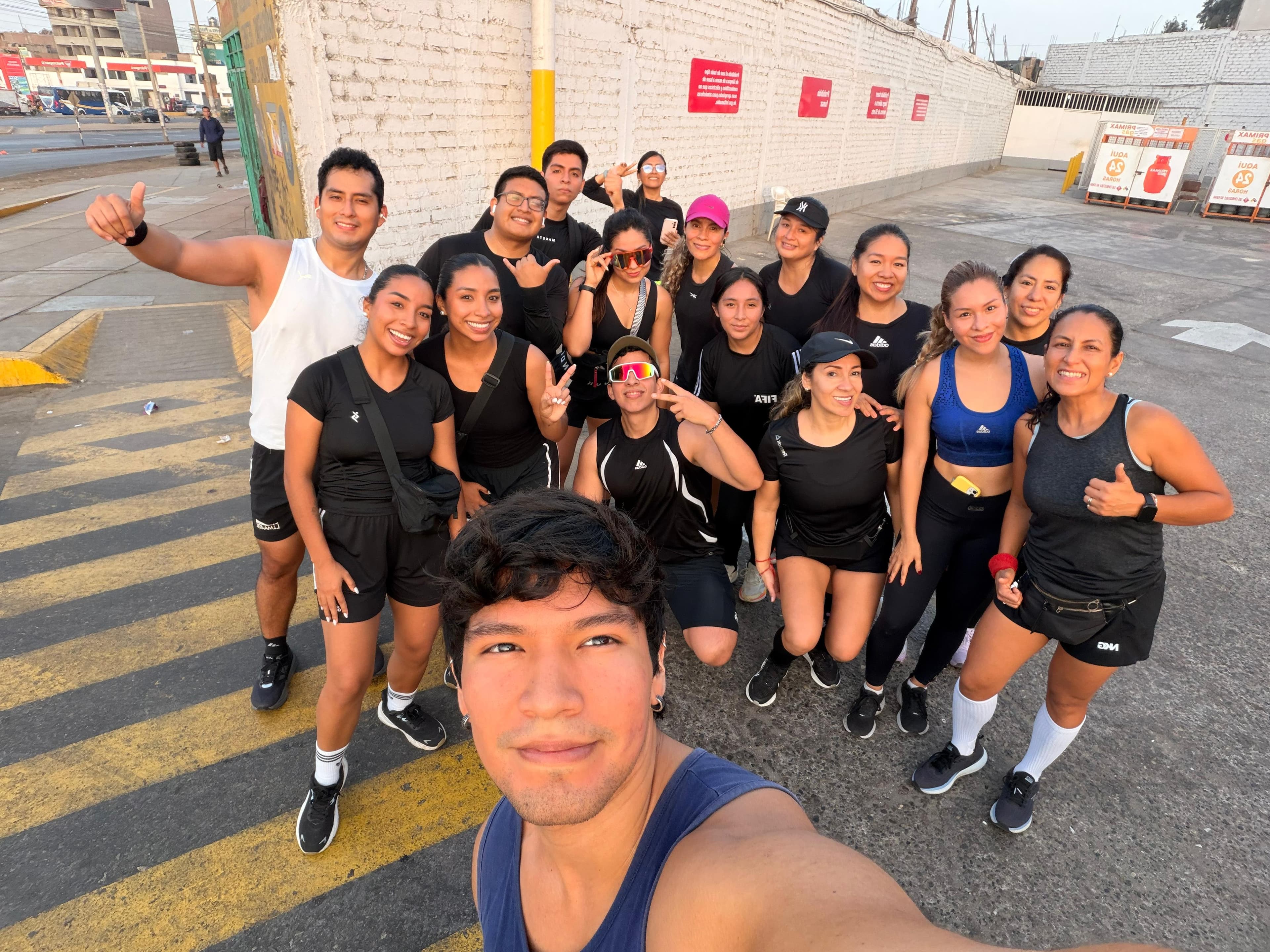 Corredores del 5AM Club Lima tras entrenamiento matutino